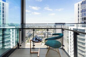 Property grounds - Chic 2BR City Stay, Amazing Views & Parking (Southbank)