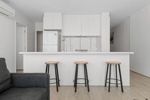 Interior - Chic 2BR City Stay, Amazing Views & Parking (Southbank)