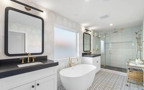 Hair dryer, towels - SWSS 4BR Tesoro Estate | Pool, Fire Table, Outdoor Living & 30‑Day Minimum (Scottsdale)