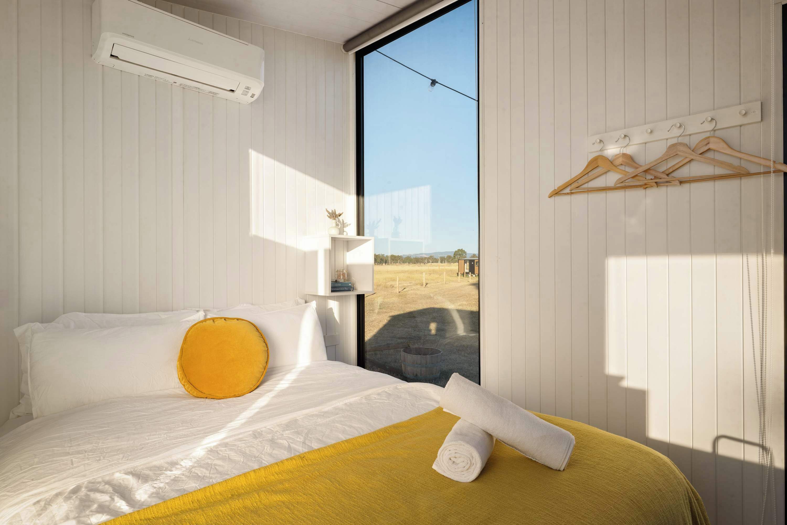 1 bedroom, bed sheets