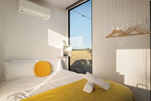 1 bedroom, bed sheets