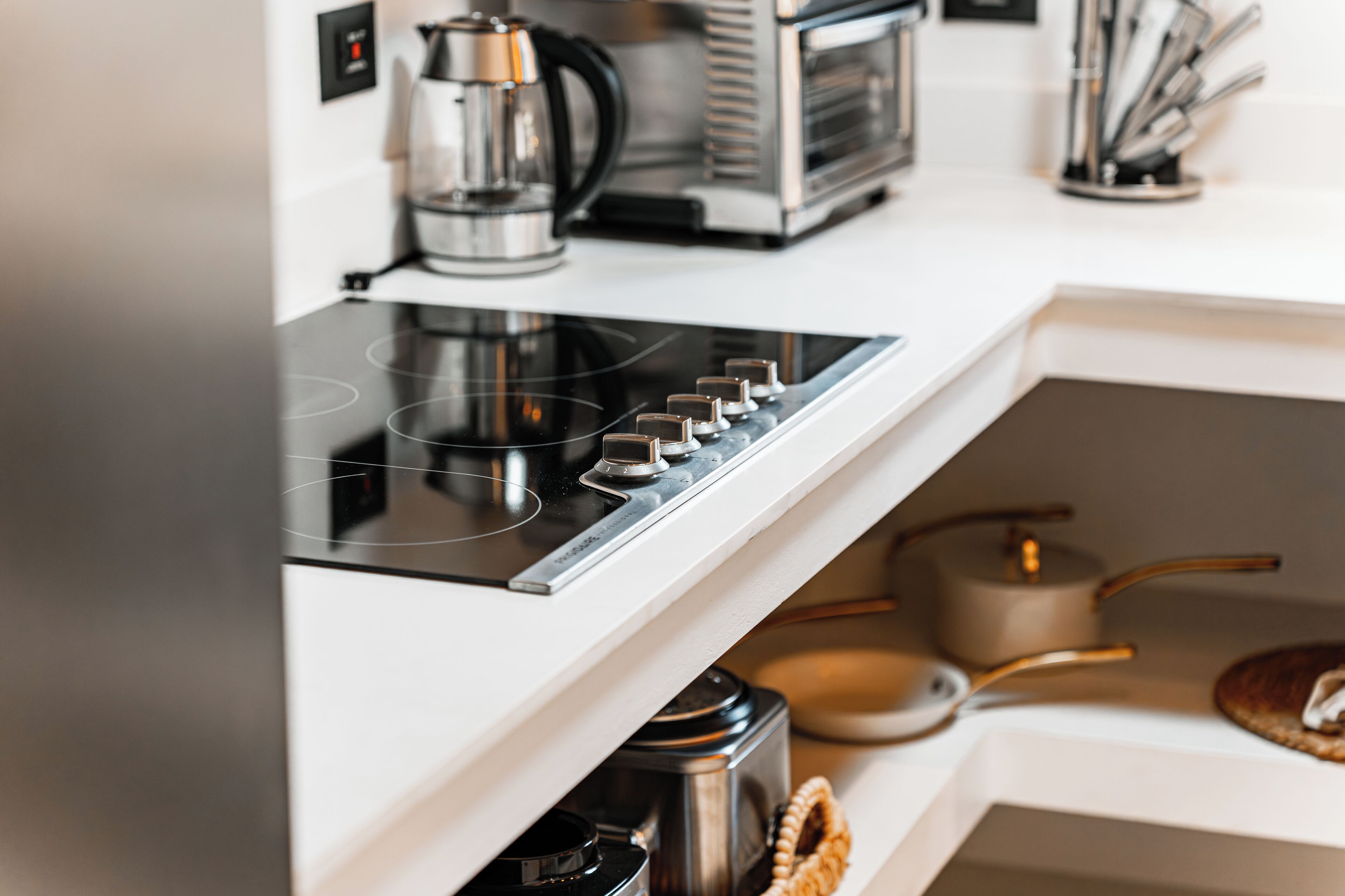 Grand réfrigérateur, plaque de cuisson