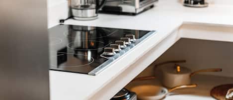 Full-sized fridge, stovetop, cookware/dishes/utensils