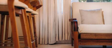 Full-size fridge, stovetop, cookware/dishes/utensils