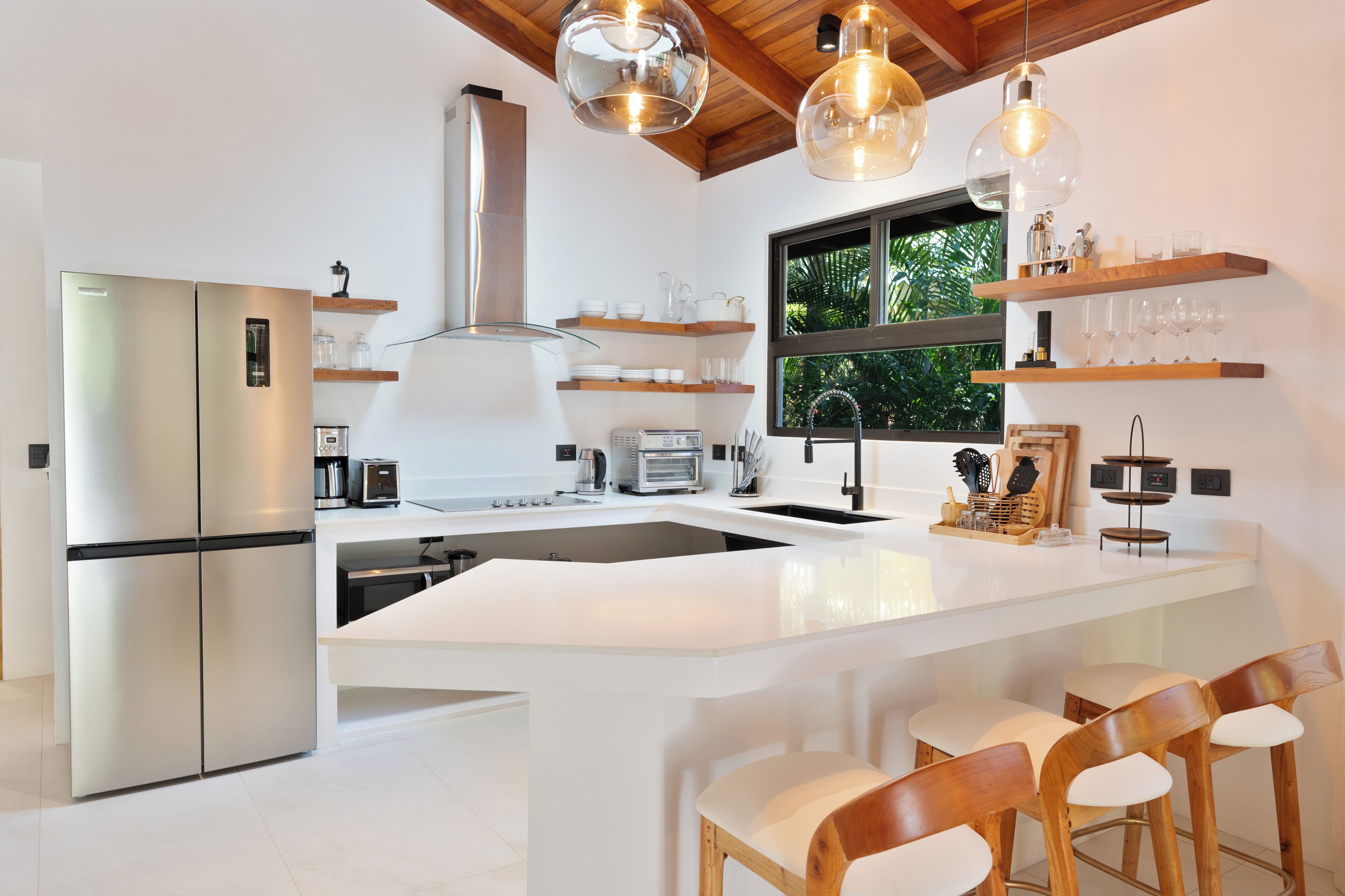 Grand réfrigérateur, plaque de cuisson