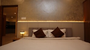 Desk, laptop workspace, free WiFi - D Casa Suites (Hyderabad)