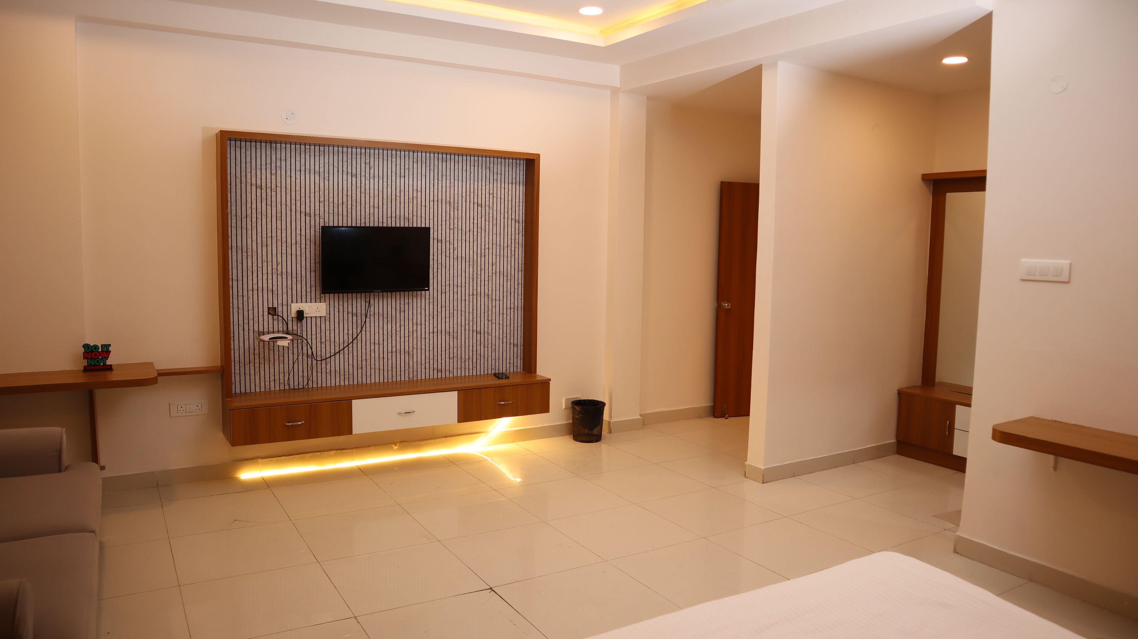 Escriptori, espai de treball apte per a portàtils i wifi gratuïta 