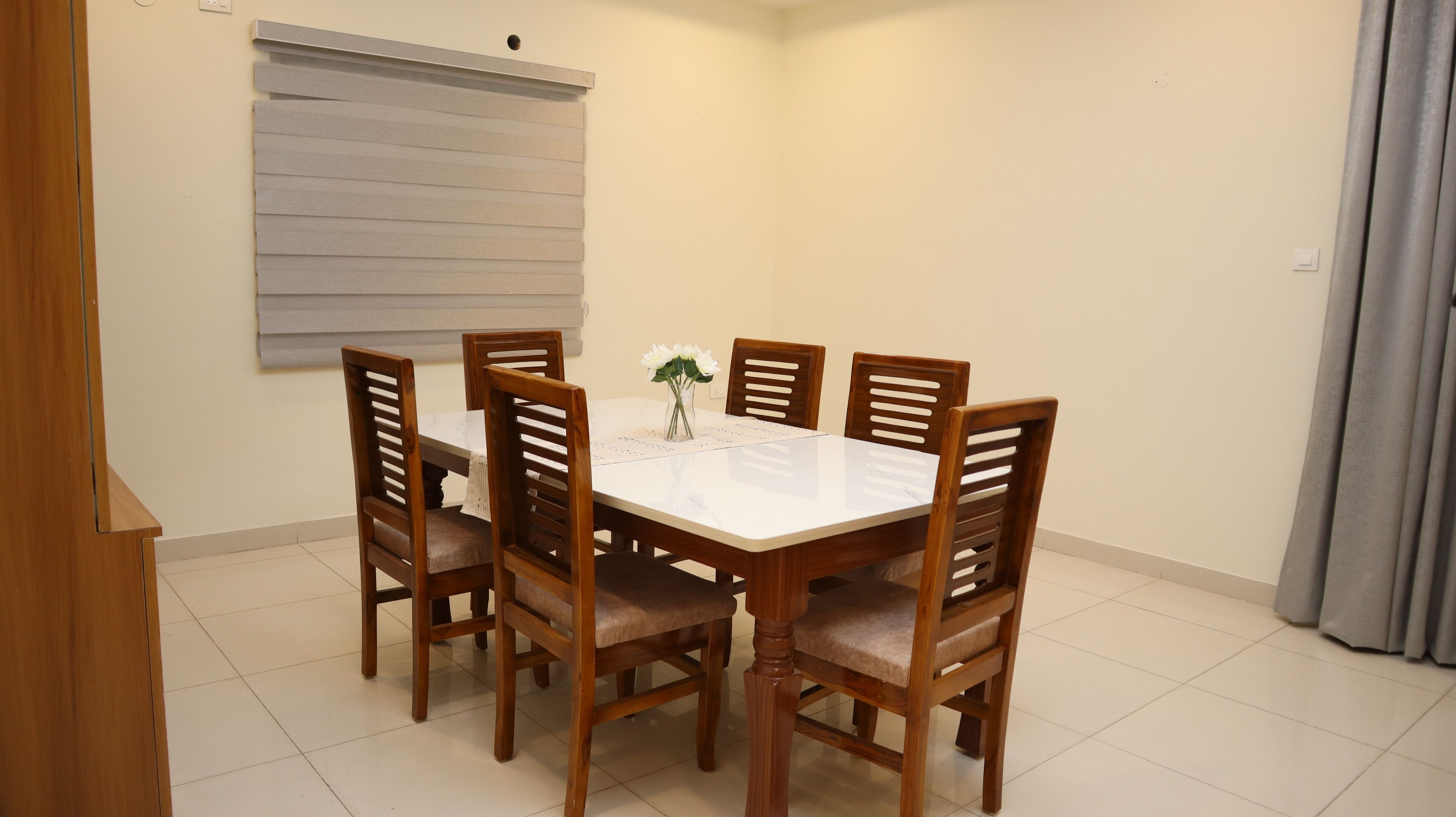 Apartament prèmium, vistes a la ciutat | Zona de menjador de l'habitació