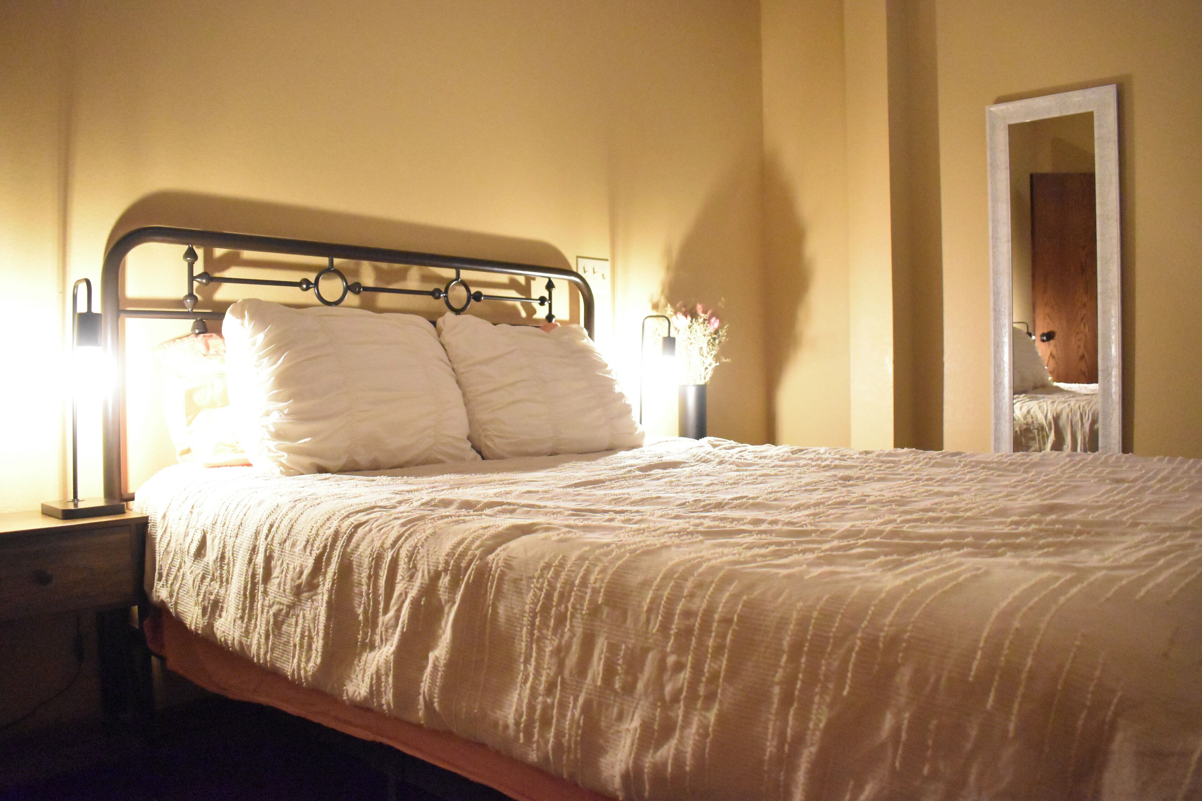 Iron/ironing board, WiFi, bed sheets