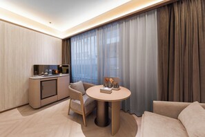 Executive Double Room, City View | Desk, laptop workspace, blackout drapes, soundproofing - Yu Garden Crystal Orange Hotel (Shanghai)