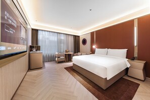 Executive Double Room, City View | Desk, laptop workspace, blackout drapes, soundproofing - Yu Garden Crystal Orange Hotel (Shanghai)
