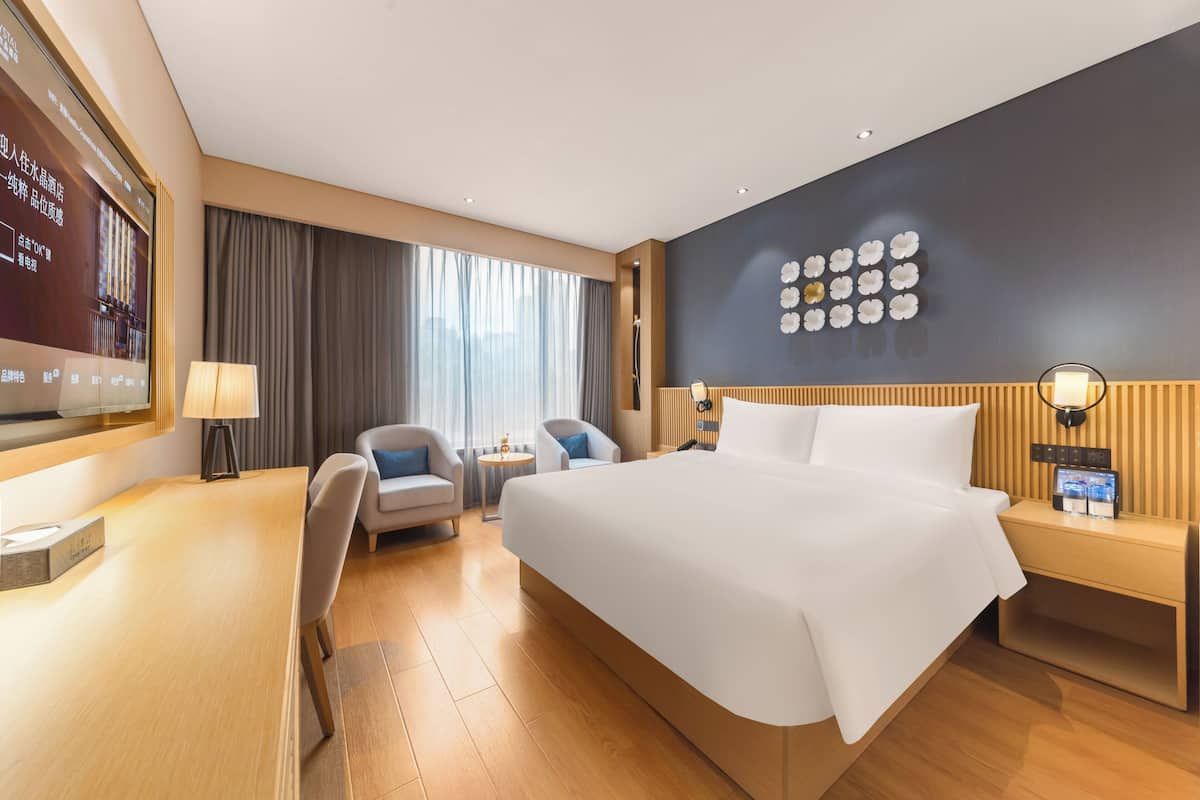 Superior Double Room, City View | Desk, laptop workspace, blackout drapes, soundproofing