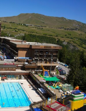 A heated pool - Soyouz Vanguard by Interhome (Le Corbier)