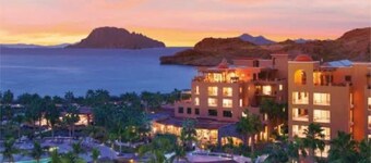 Luxury Ocean-View Penthouse at Villa del Palmar–Steps from Danzante Golf Course