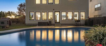 5BR Georgetown Retreat Sleeps 10 with Pool