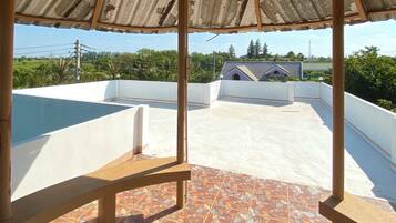 Villa, 2 slaapkamers, uitzicht op tuin | Terras