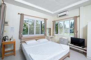 House, Patio, Garden View | Individually decorated, individually furnished, rollaway beds, free WiFi