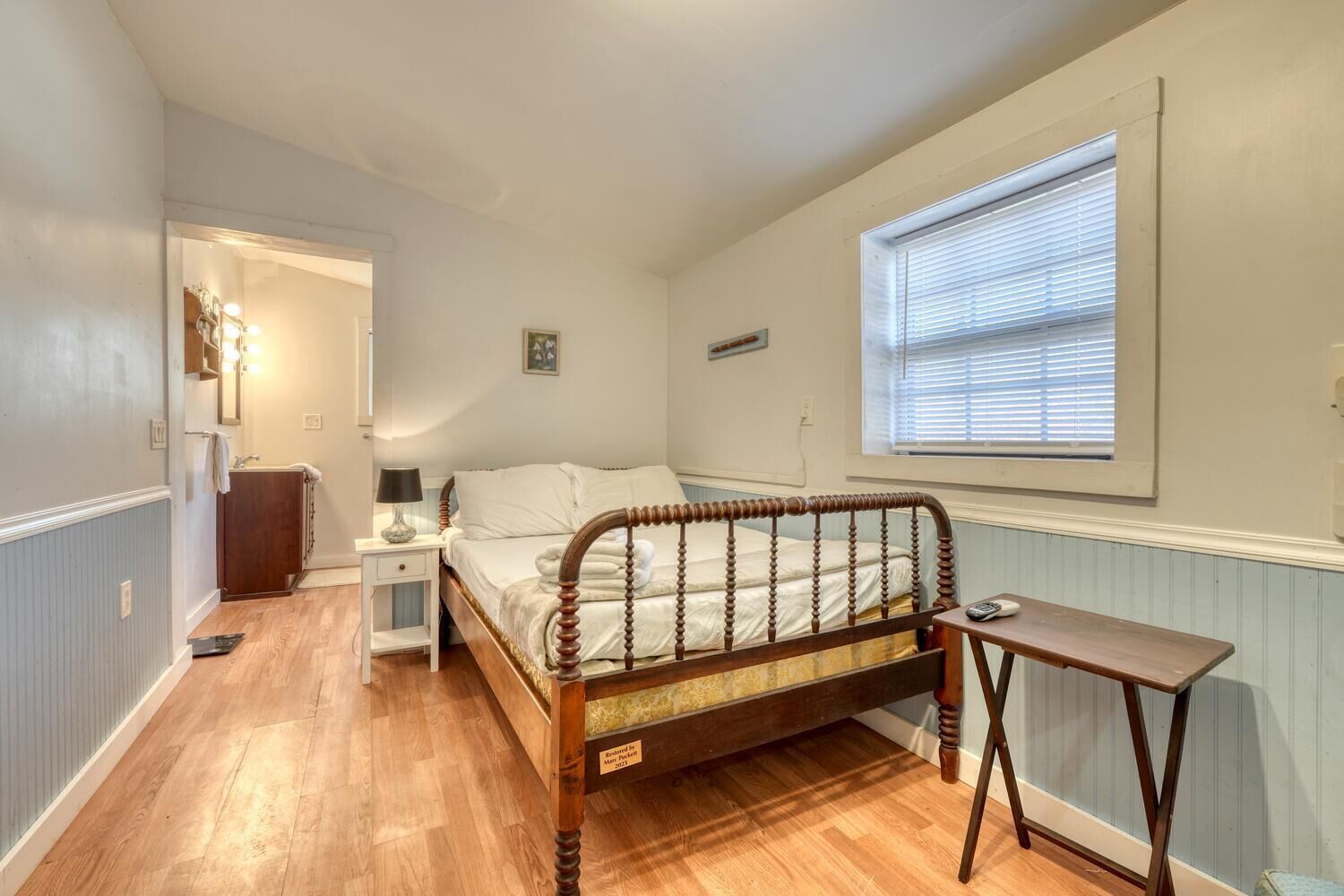 Skrivebord, wi-fi og sengetøy