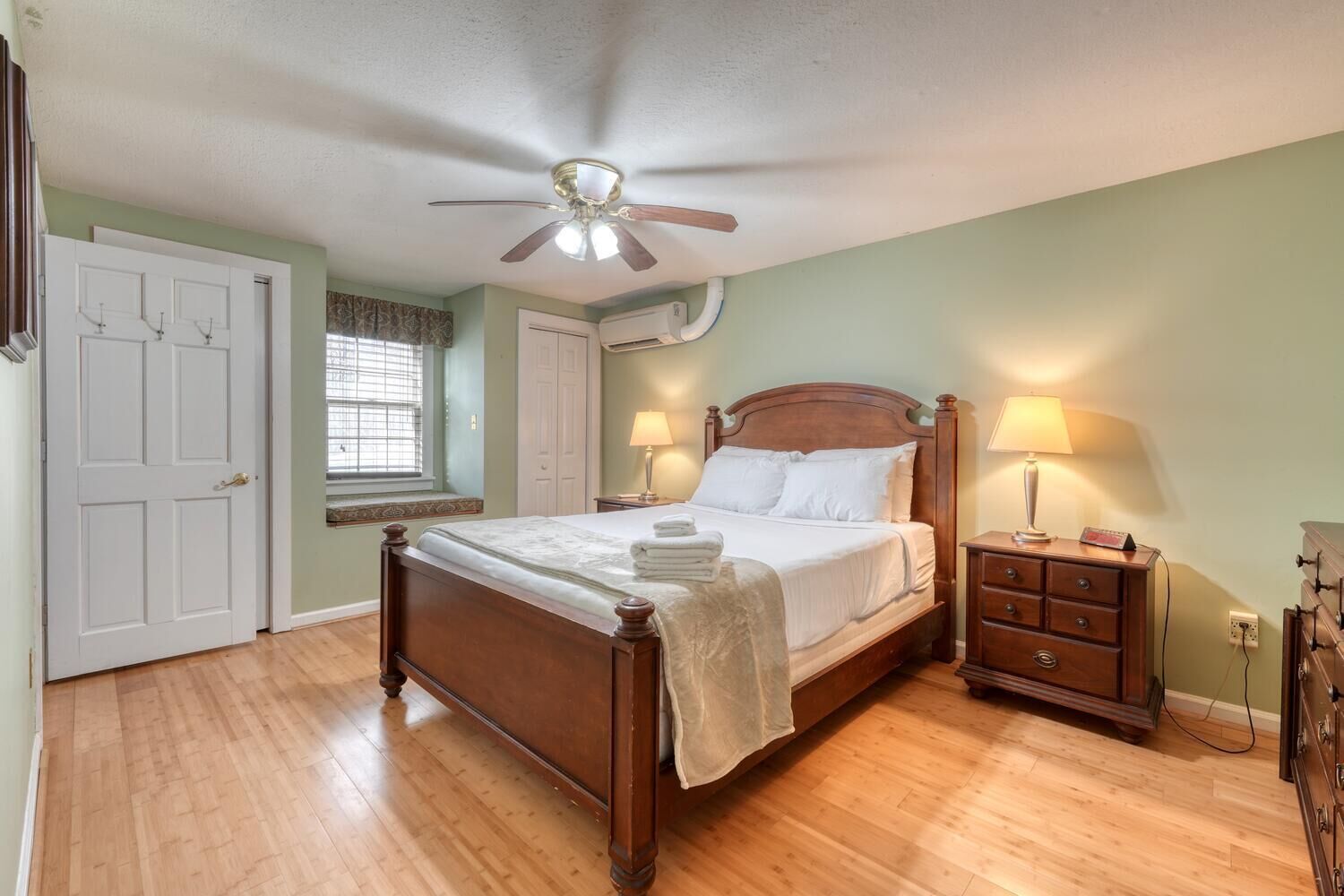 Bureau, Wi-Fi gratuit, draps fournis