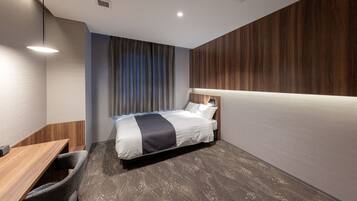 Desk, laptop workspace, iron/ironing board, free WiFi