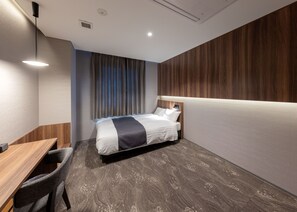 Desk, laptop workspace, iron/ironing board, free WiFi - THE STILL HOTEL (Ozu)