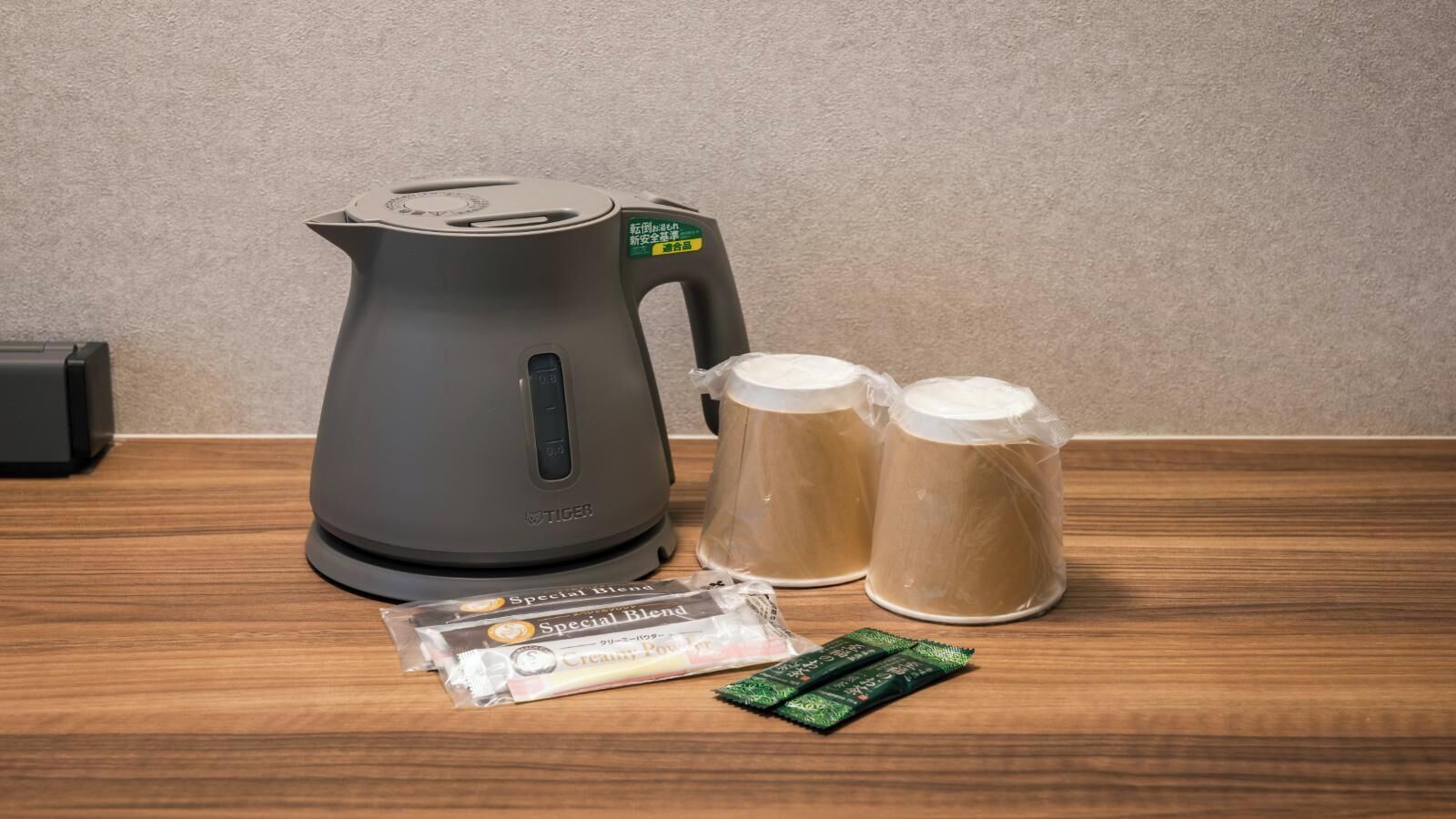 デスク、ノートパソコン用作業スペース、アイロン / アイロン台、WiFi (無料)