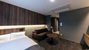 Economy Double Room, Non Smoking, City View | Meja, ruang kerja komputer riba, seterika/papan seterika, Wi-fi percuma 