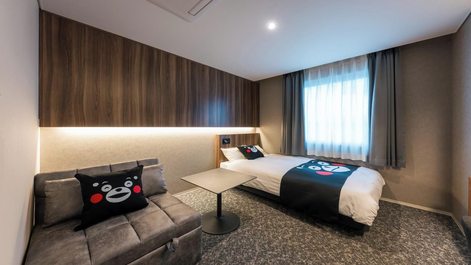 Escritorio y espacio para trabajar con laptop 