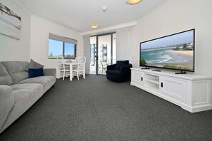 TV - Ocean Views Retreat – Caloundra (Sunshine Coast)