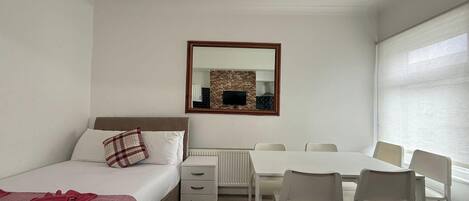 Bügeleisen/Bügelbrett, WLAN, Bettwäsche