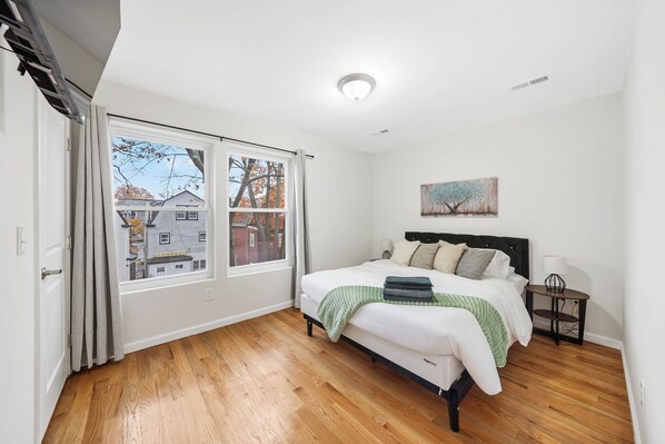 Bügeleisen/Bügelbrett, kostenloses WLAN, Bettwäsche