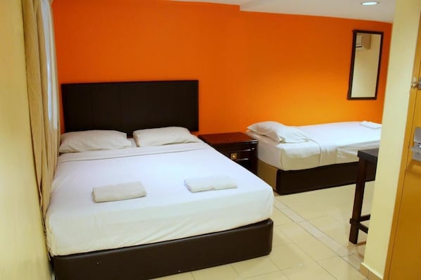 Kamar Triple Standar | Meja kerja dan Wi-Fi gratis