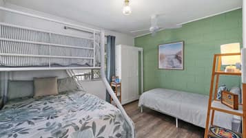 2 bedrooms, iron/ironing board, WiFi, bed sheets