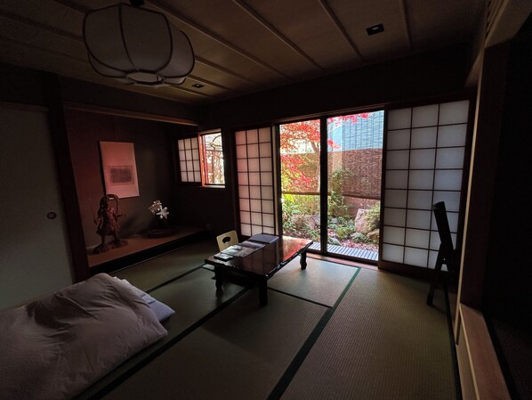 Twin Room, Garden View | Desk, laptop workspace, free WiFi - Ryokan Matsumae (Nara)