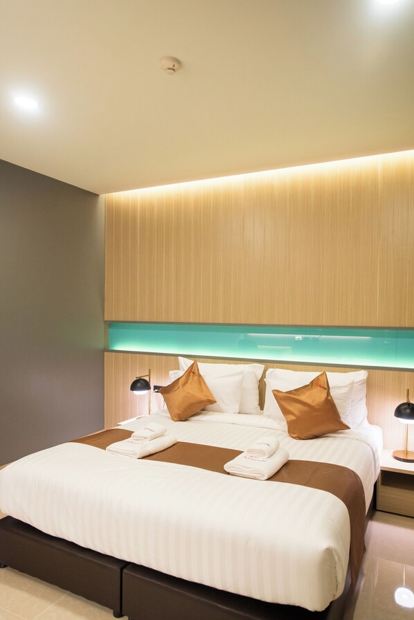 Suite, Balcony, City View