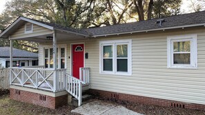 Exterior detail - Tailored for months long renters, beautifully appointed home in midtown (Tallahassee)