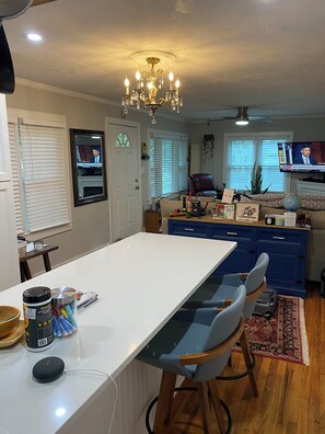 Interior - Tailored for months long renters, beautifully appointed home in midtown (Tallahassee)