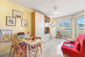TV - Open View In Center Menton, Menton, France (Menton)