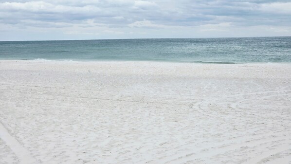 Beach nearby - Lani kai unit 111. Cozy 2bed-2bath condo with beach access. PRIME LOCATION (Gulf Shores)
