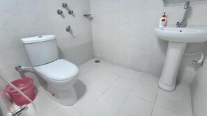 Kostenlose Toilettenartikel, Handtücher, Seife, Shampoo