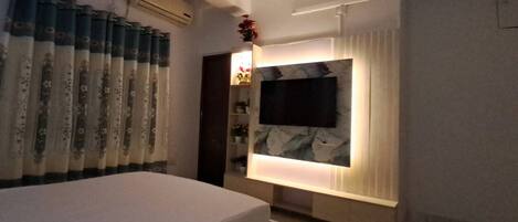 Deluxe Double Room | Free WiFi