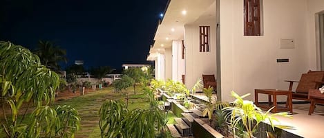 Vista frontal de la propiedad