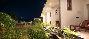 Asai surf inn Arugambay 