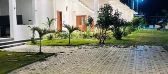 Asai surf inn Arugambay