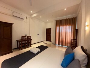Luxury Double Room, Garden View | Desk, soundproofing, iron/ironing board, free WiFi - Asai surf inn Arugambay  (pottuvil)
