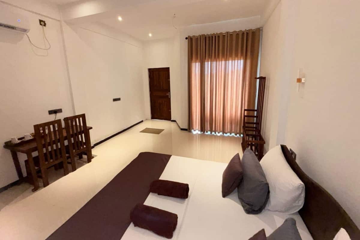Family Double or Twin Room | Desk, soundproofing, iron/ironing board, free WiFi