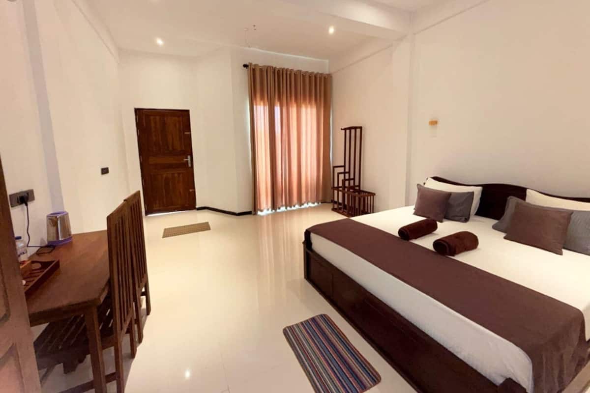 Deluxe Double or Twin Room | Desk, soundproofing, iron/ironing board, free WiFi