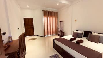 Deluxe Double or Twin Room | Desk, soundproofing, iron/ironing board, free WiFi