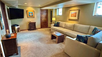 Luxury House, 6 Bedrooms, Garden Area | Living area