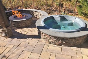 Outdoor spa tub - 6-Bedroom Ultra Luxury House (Salt Lake City)